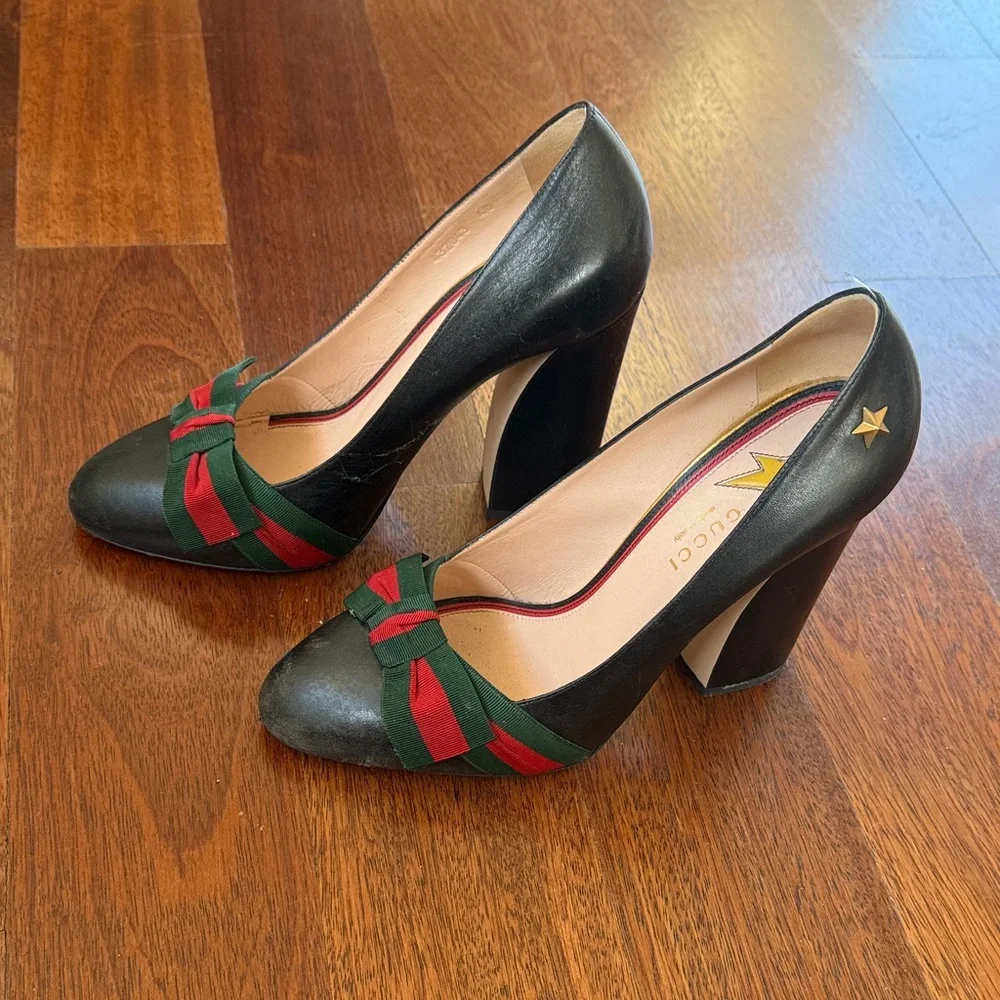 Gucci Black Leather Heels with Red & Green Ribbon Bow - Picture 1 of 3